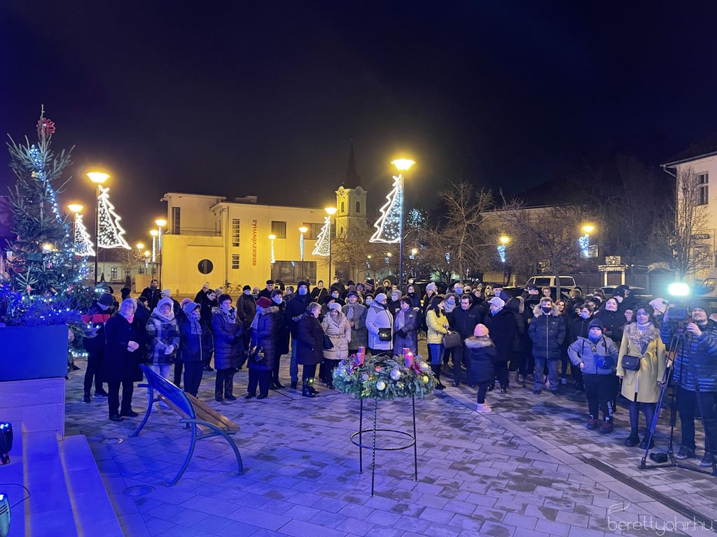 Fellobbant a szeretet lángja 30